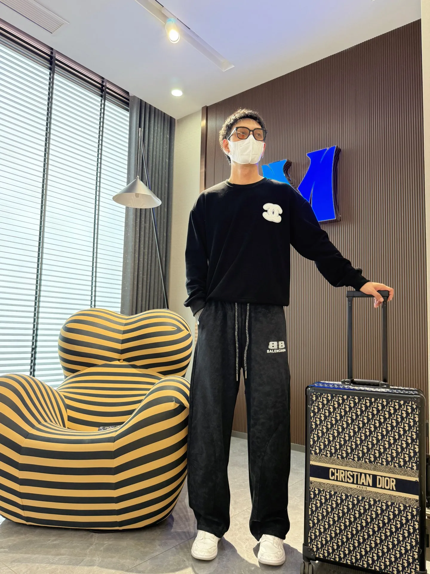 Balenciaga 🆕2026 Autumn and Winter New Arrival Casual Pants! The official website will be released simultaneously. Brand Classic LOGO casual pants, customized fabrics, excellent comfort and strong touch. Highly recognisable, perfect appearance and craftsmanship. Size:M-3XL